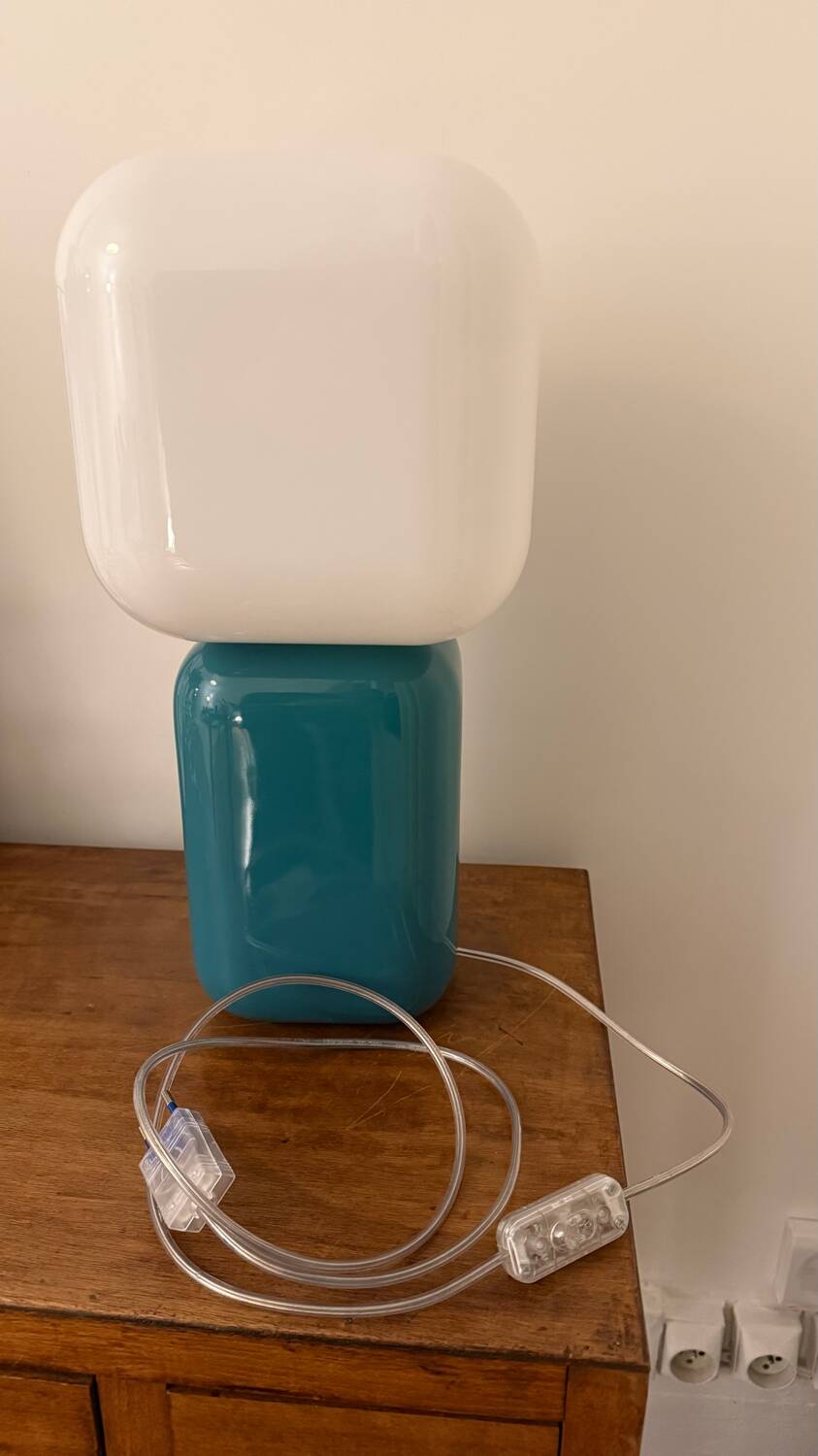 Lampe Maé, Youth Éditions