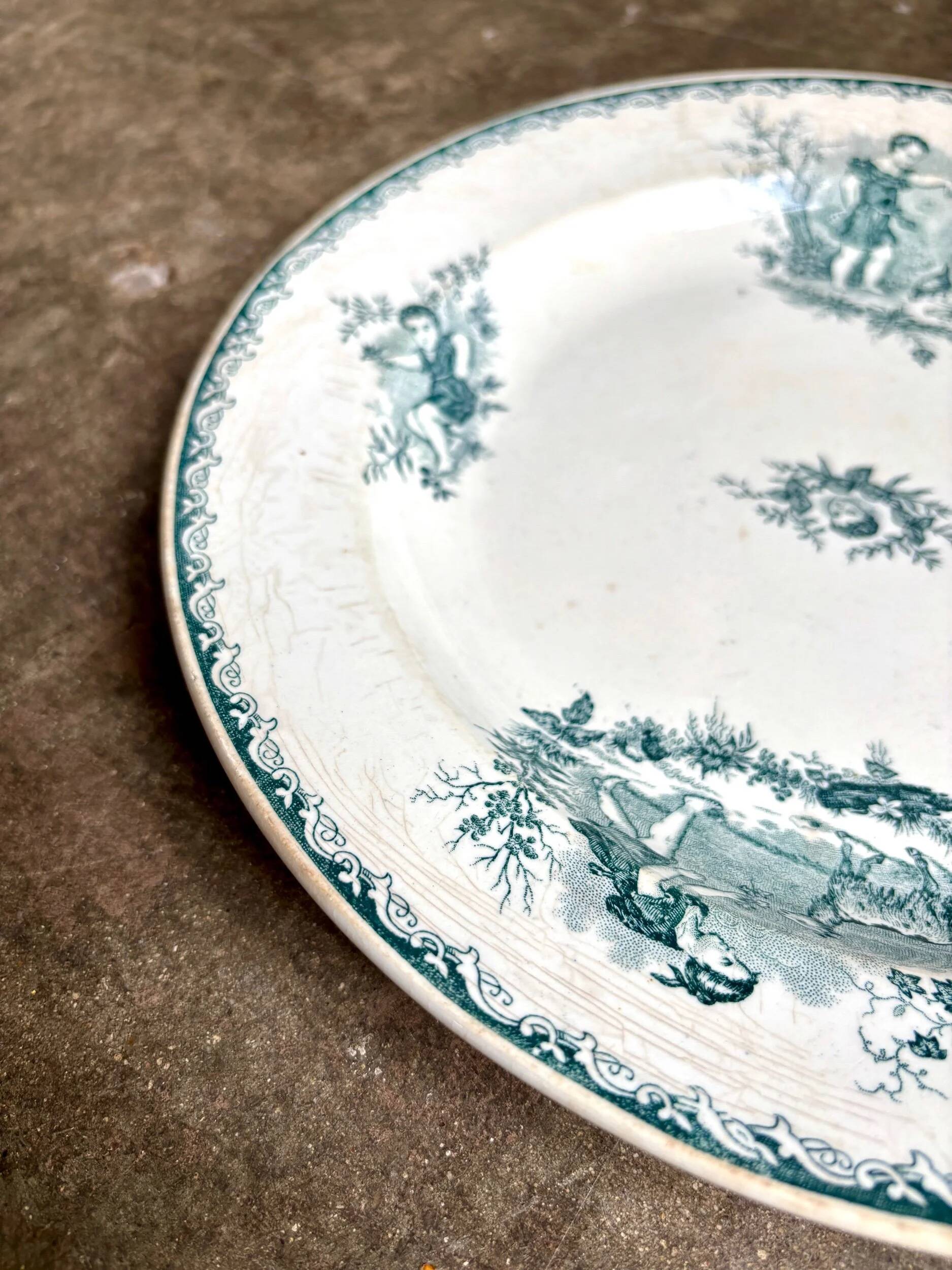 Plat rond en terre de fer verte
