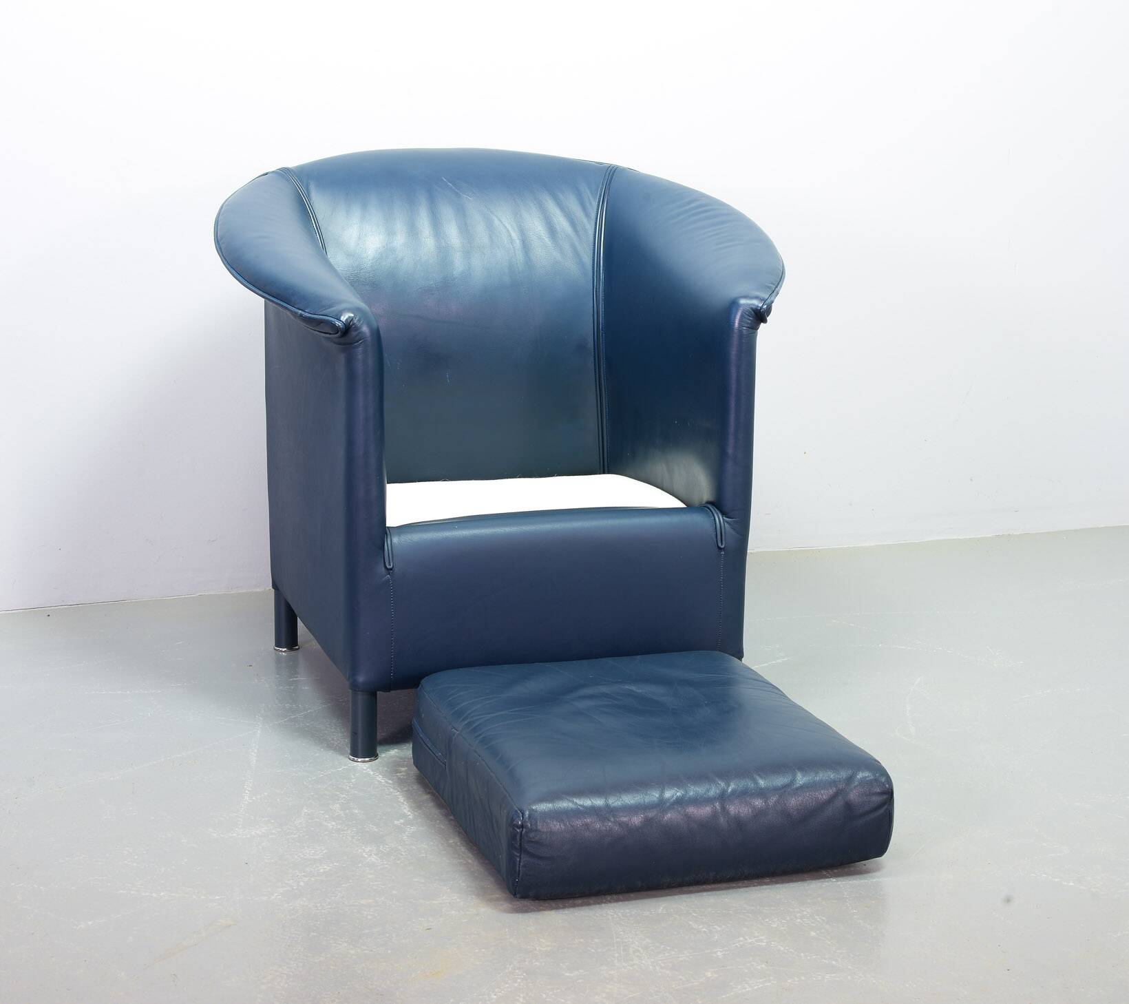 Wittmann Petrol Soft Leather Club Chair Model Aura  Designed by Paolo Piva