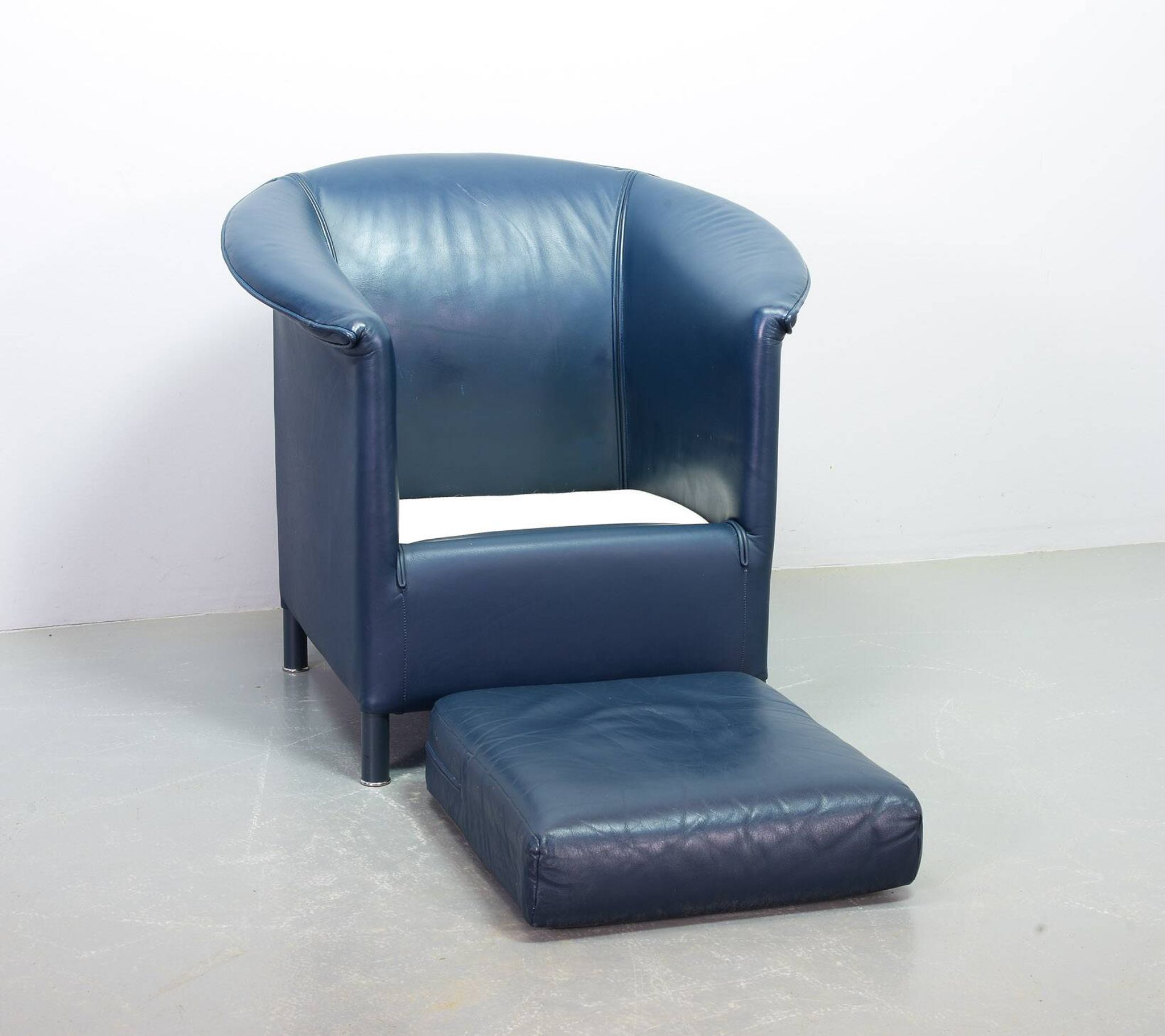 Wittmann Petrol Soft Leather Club Chair Model Aura  Designed by Paolo Piva