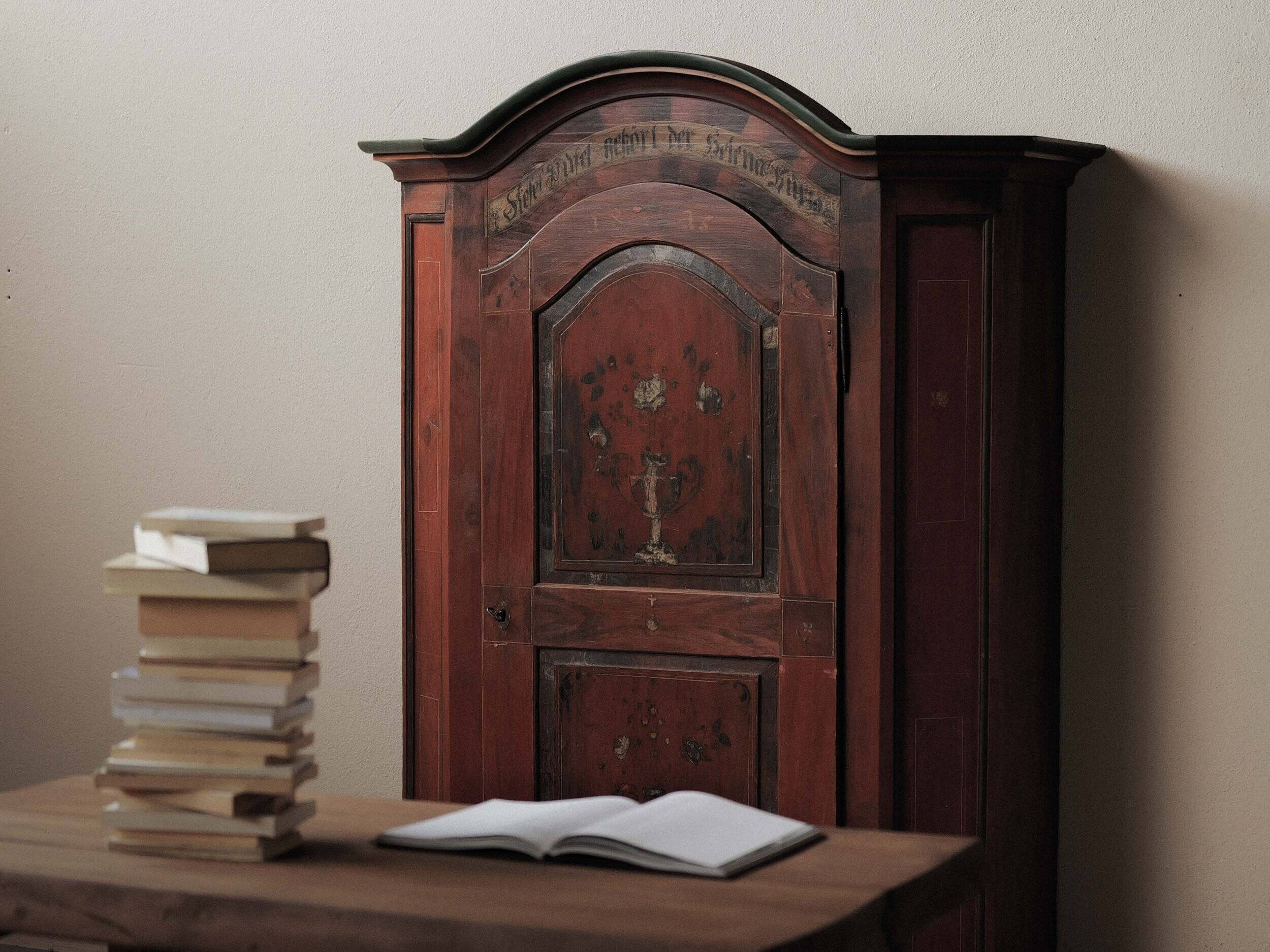 Bavarian wardrobe painted in solid pine, Folk Art, 19th century