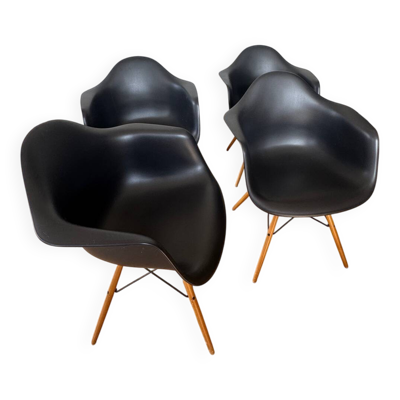 Fauteuils Eames plastic armchair