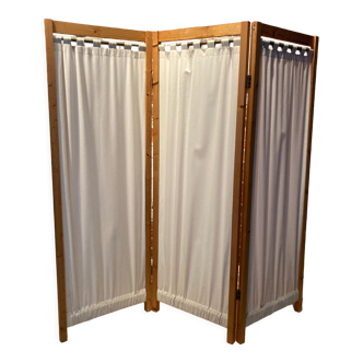 3-sided screen with curtain