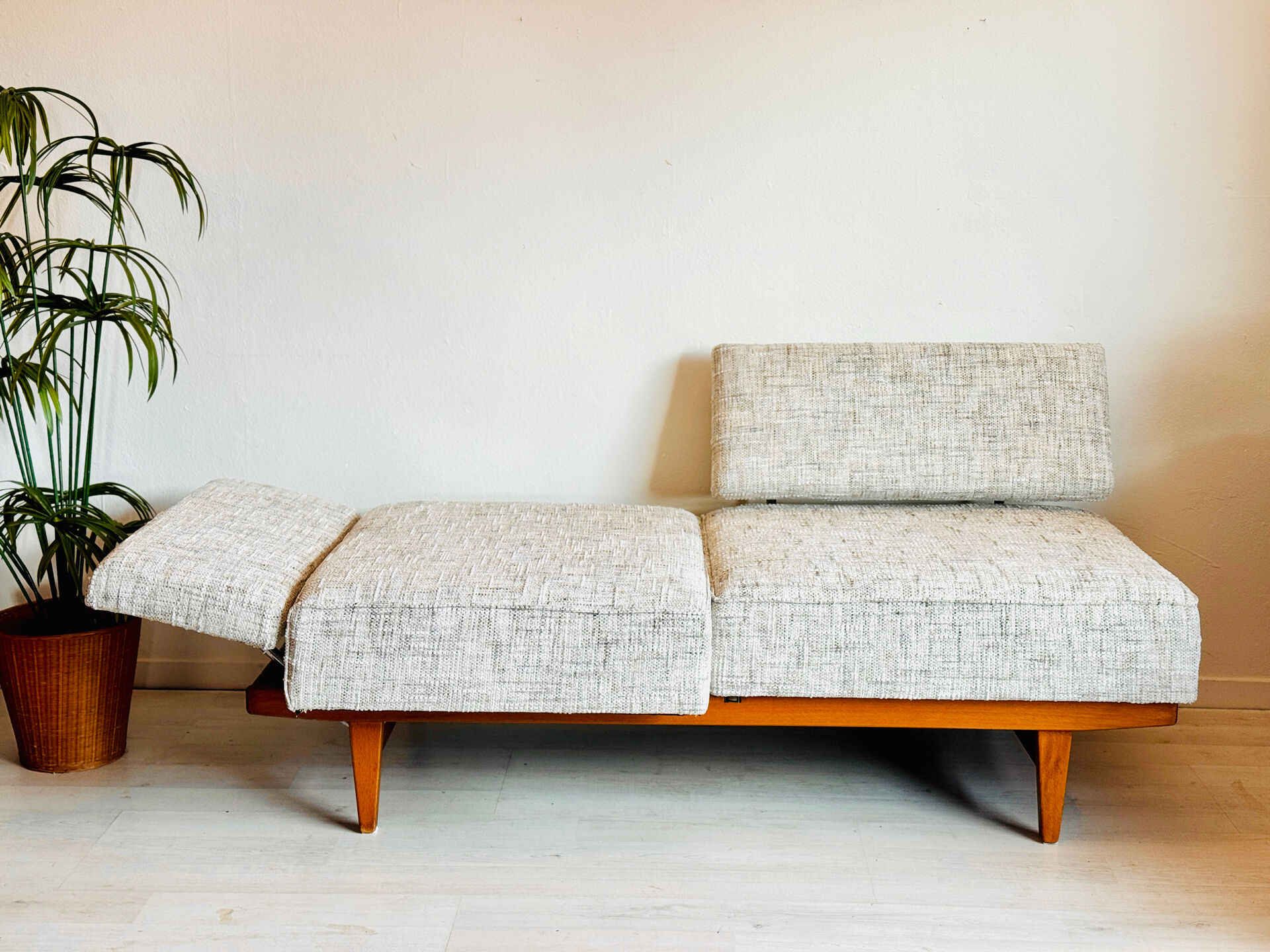 Vintage sofa daybed ‘Stella’ Wilhem Knoll