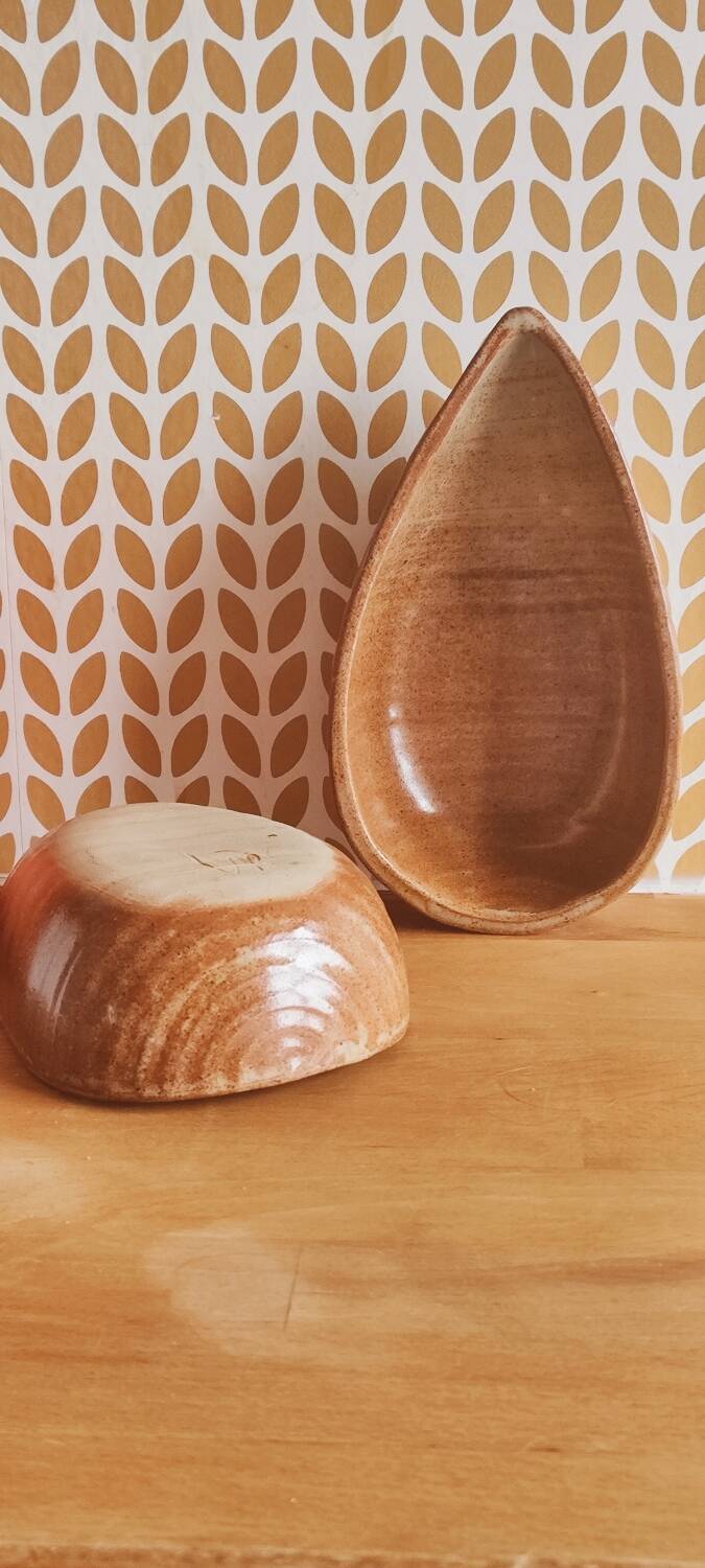 Glazed stoneware bowls for aperitifs or as catchalls in the shape of a walnut, signed.