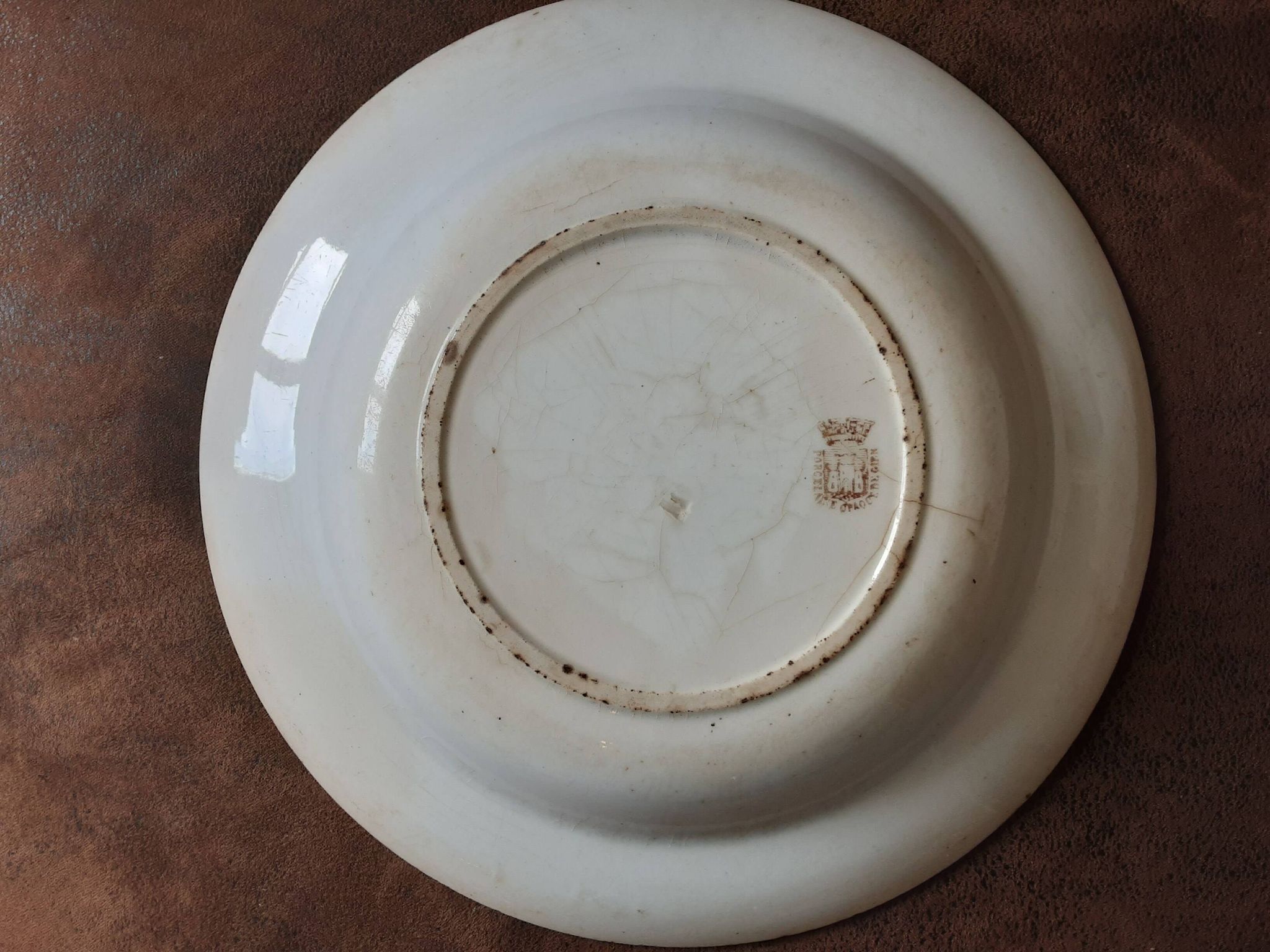 Plat rond  porcelaine  opaque de Gien