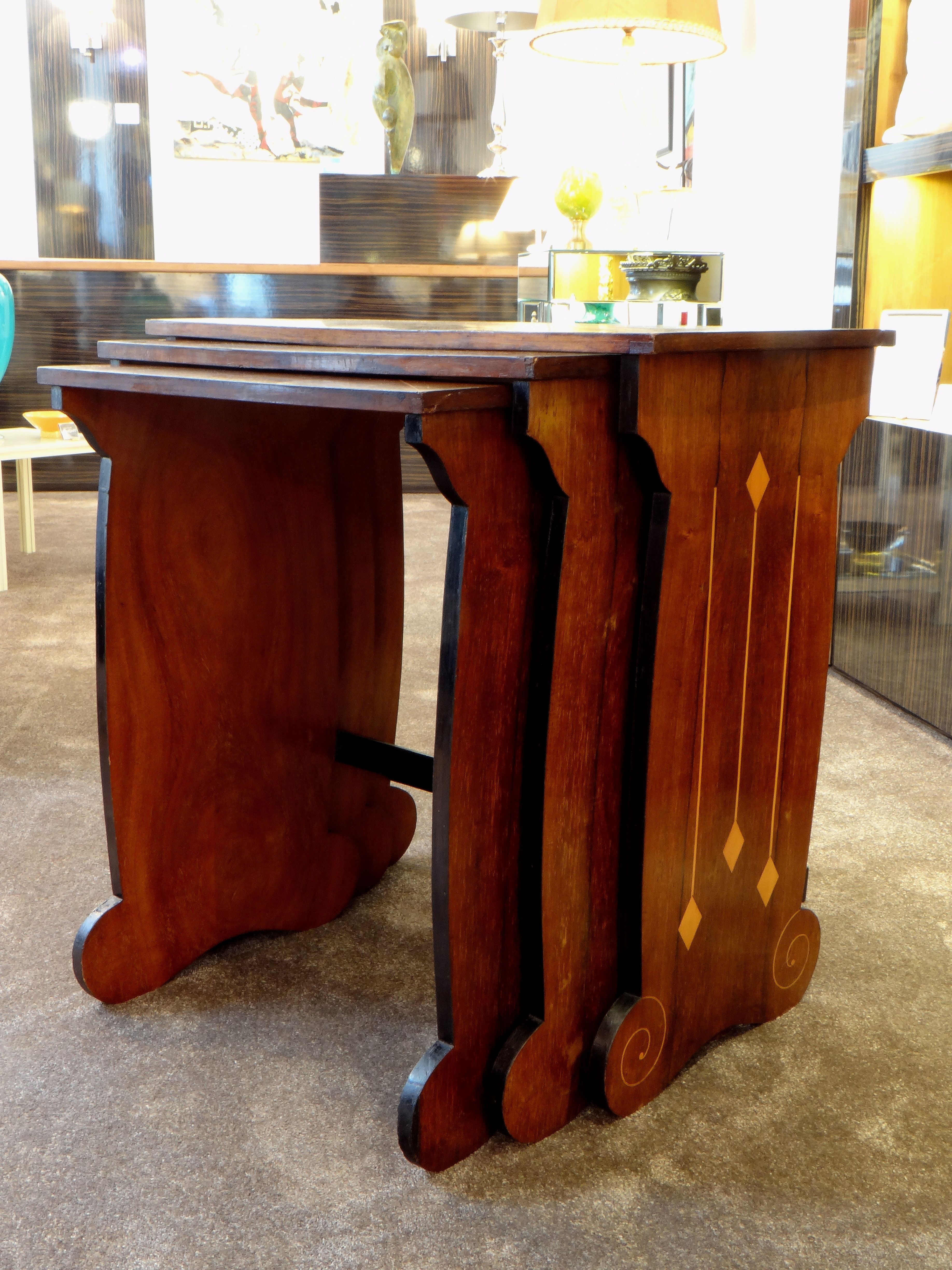 Set of three tables nesting years 1920/1930
