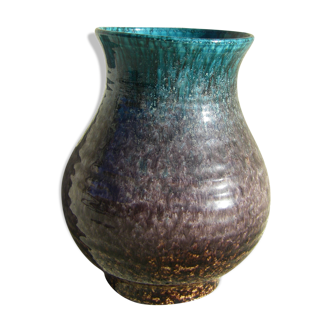 Ceramic vase from Accolay