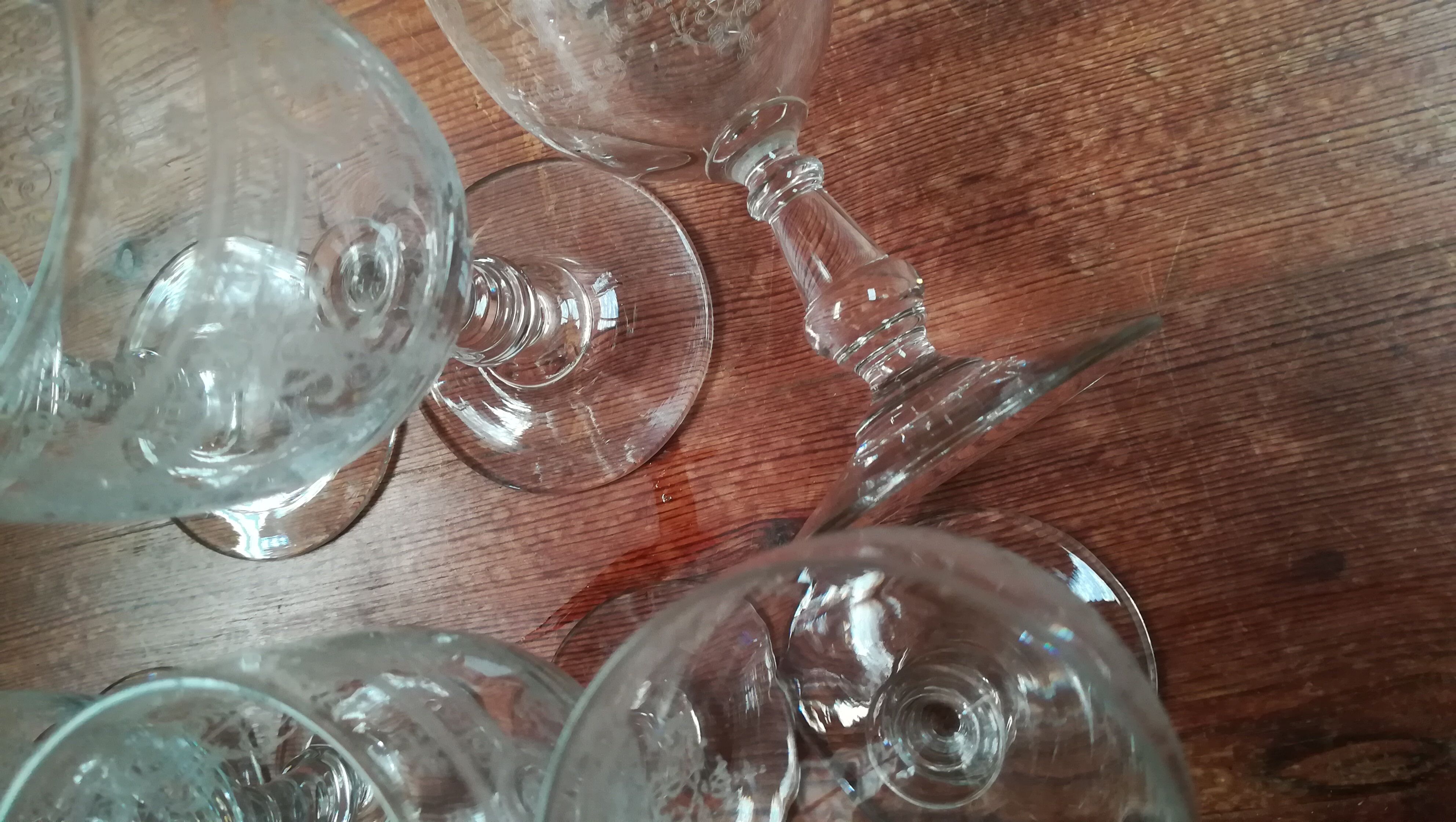 Set of 7 glasses cut with hearts and scrolls