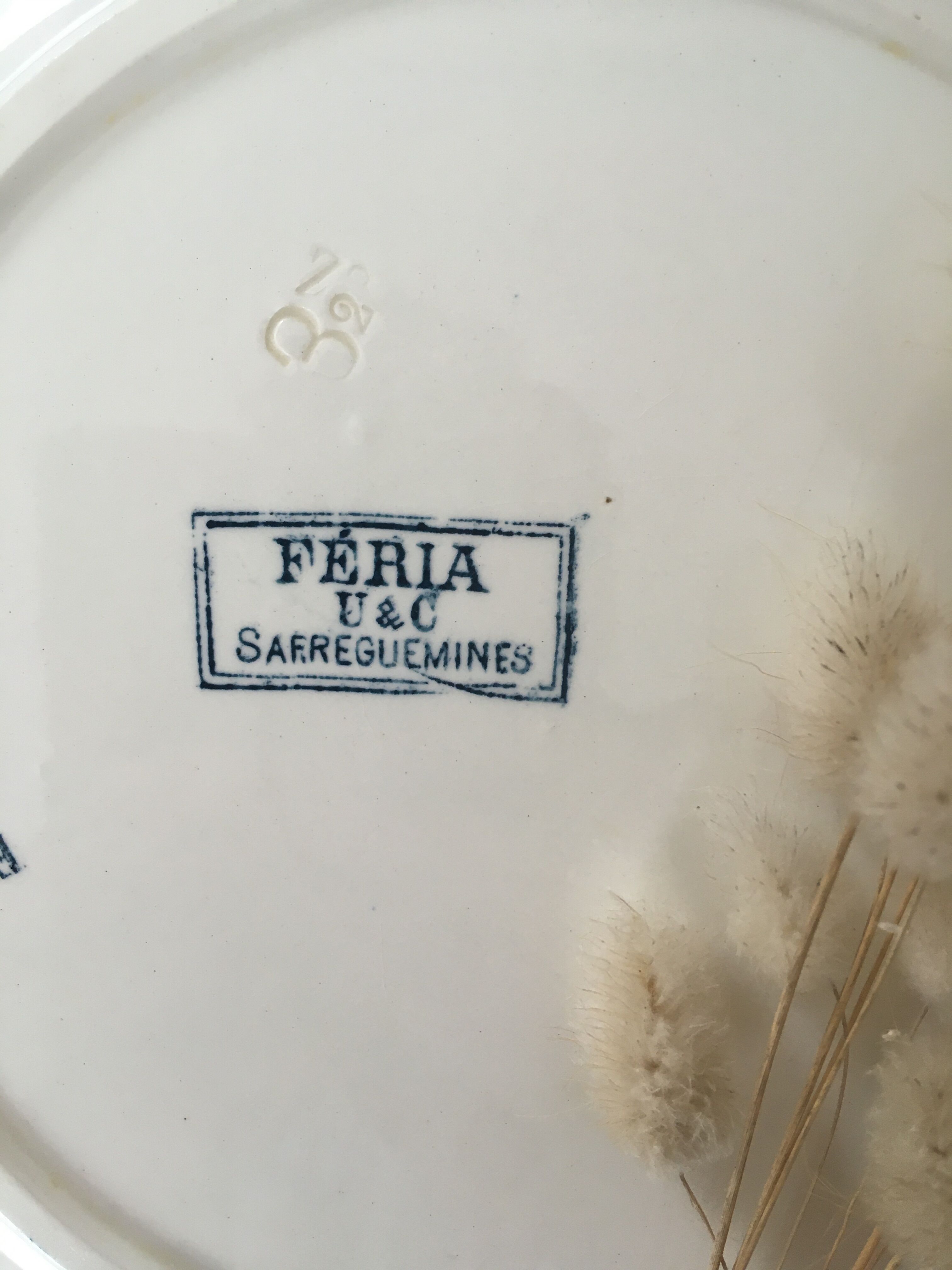 Lot 5 mismatched iron earth flat plates