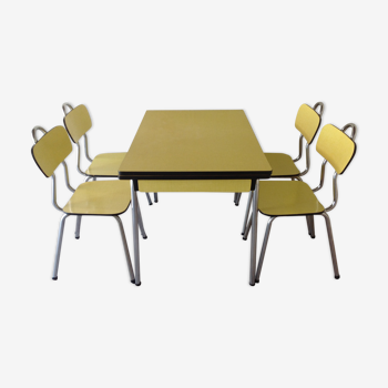 Yellow formica table and its 4 chairs