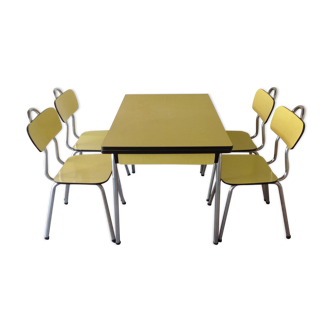 Yellow formica table and its 4 chairs