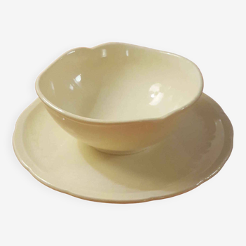Gravy boat with old earthenware saucer Off-white Gien