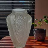 Vaas art déco en persglas givré avec décor floral, Frankrijk