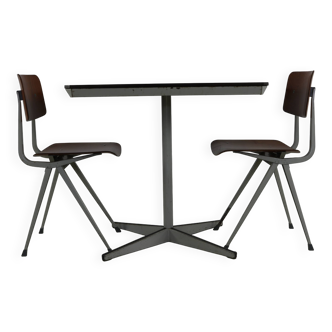 Ensemble de deux chaises Revolt Friso Kramer par Ahrend De Cirkel avec table d'origine