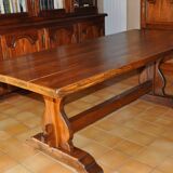 Monatère table