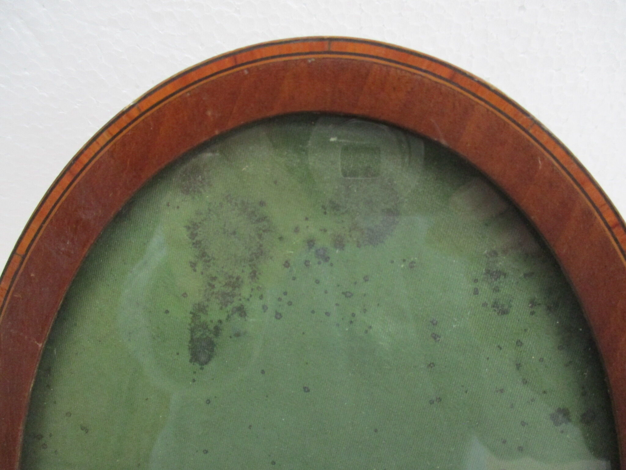 Oval wall frame in wood marquetry