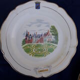 11 plates of earthenware from Gien model Châteaux de la Loire ar 22 cmmoiries diam