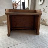 Trading counter central island pine