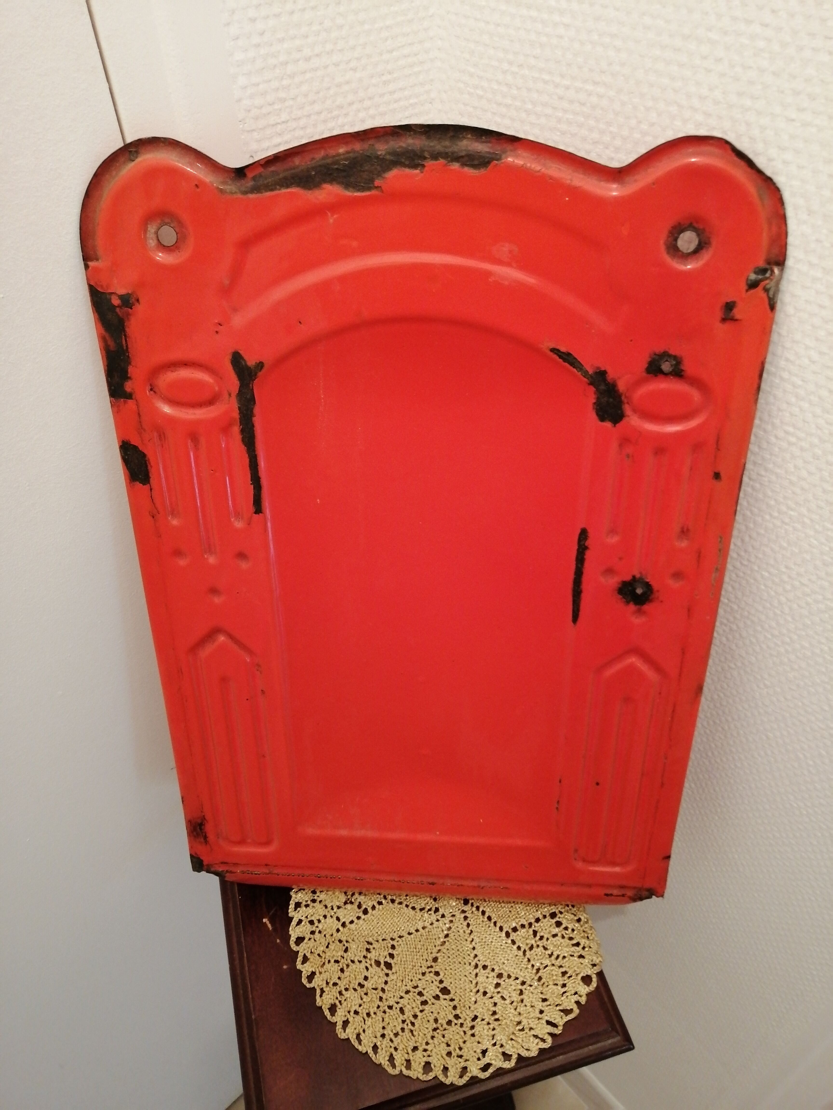 Old utensil holder drain