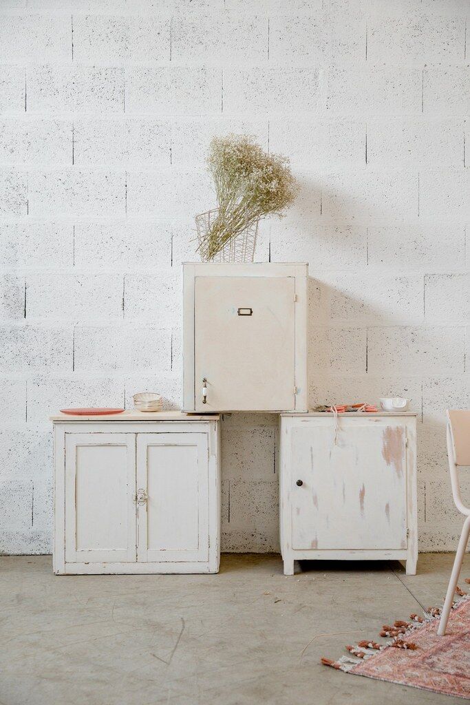 Furniture low white, top fir double door