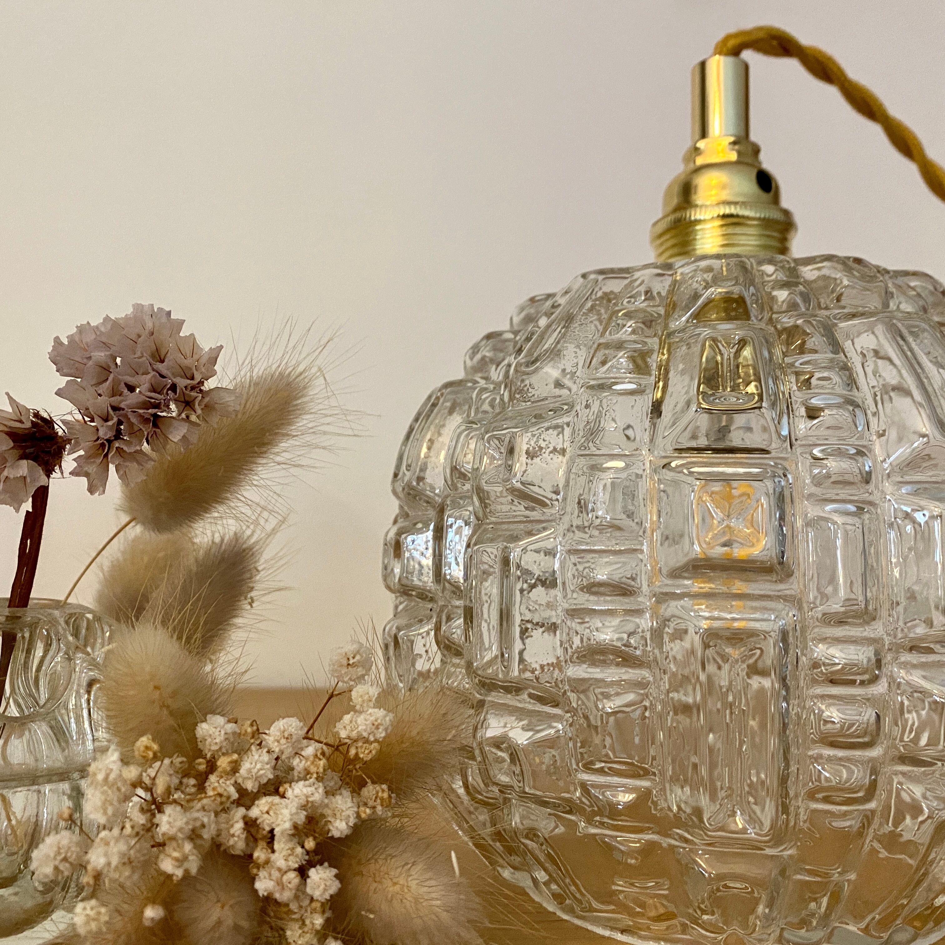 Baladeuse globe vintage en verre moulé