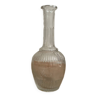 Petit vase en verre transparent