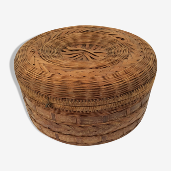 Basket with lid  vintage round