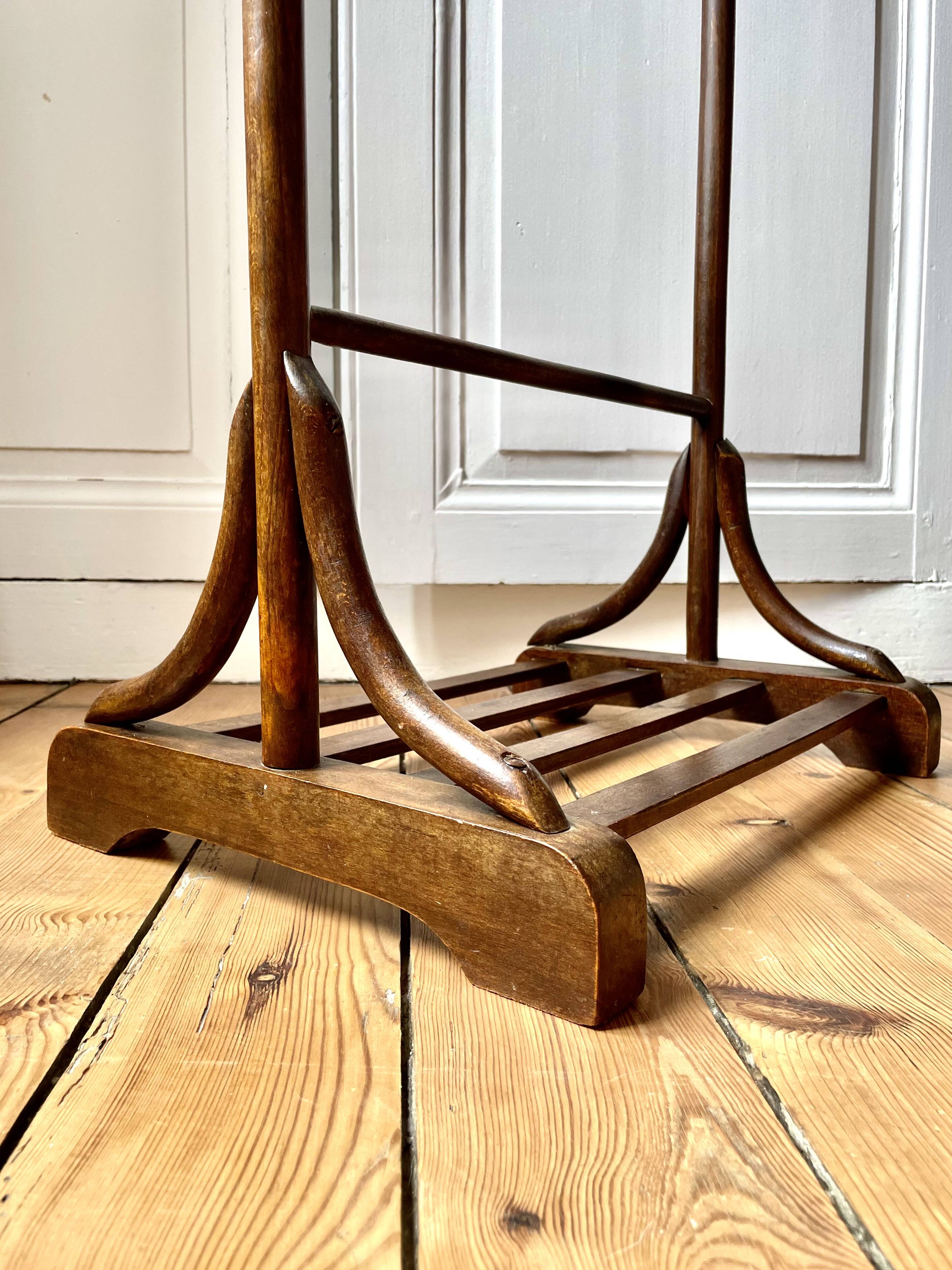 Thonet P133 valet, circa 1920