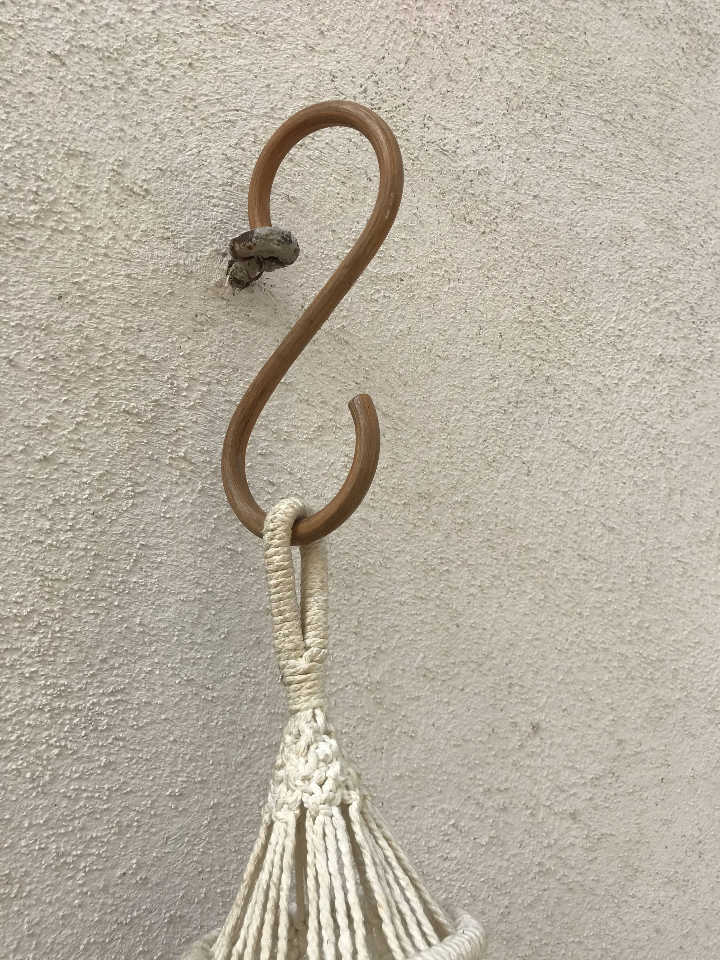 Plant door in double-level macramé