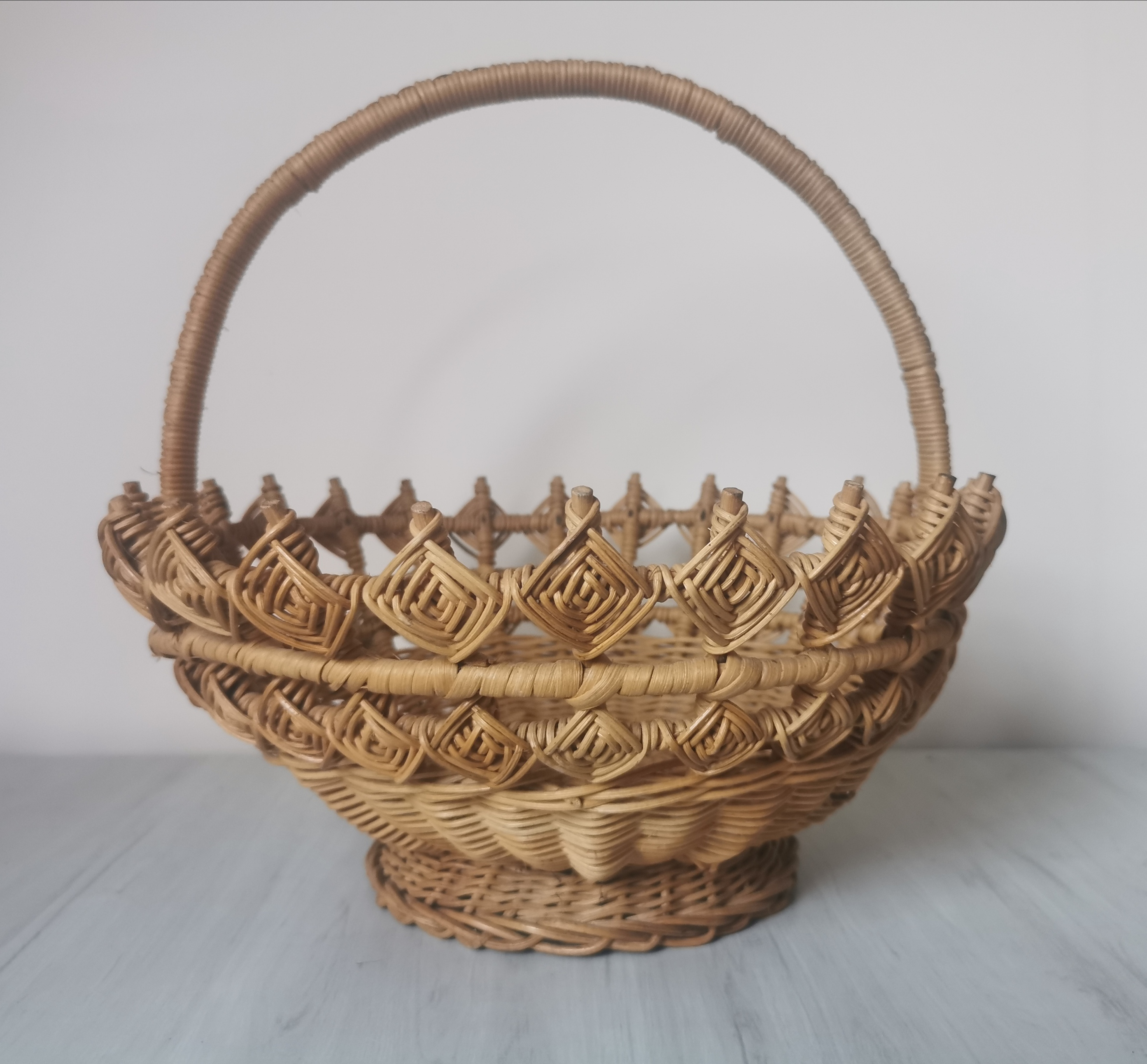 Wicker braided basket