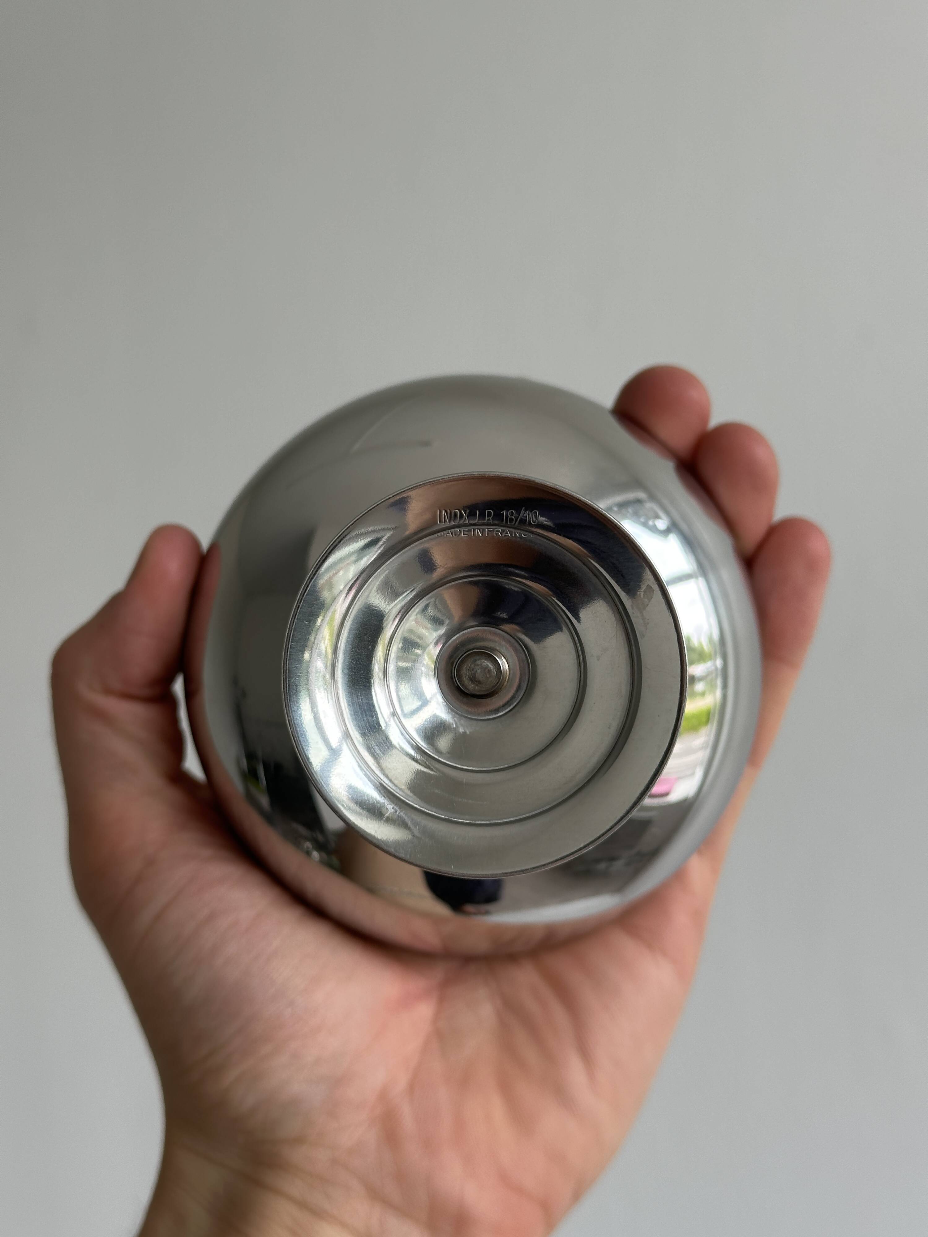 6 large stainless steel bowls on feet Letang Remy