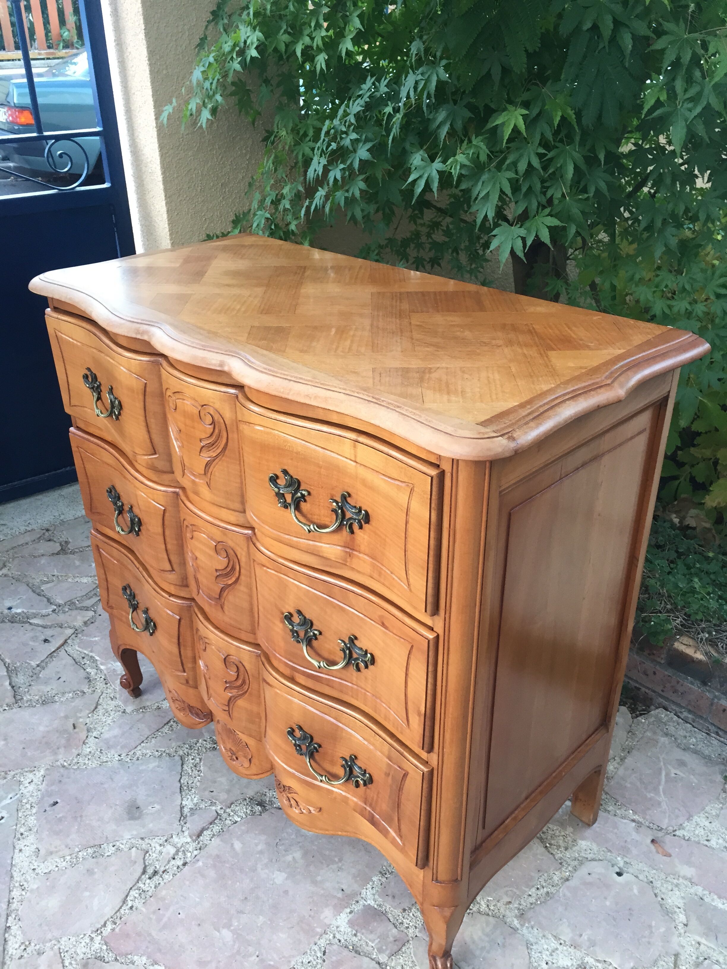 Commode arbalète
