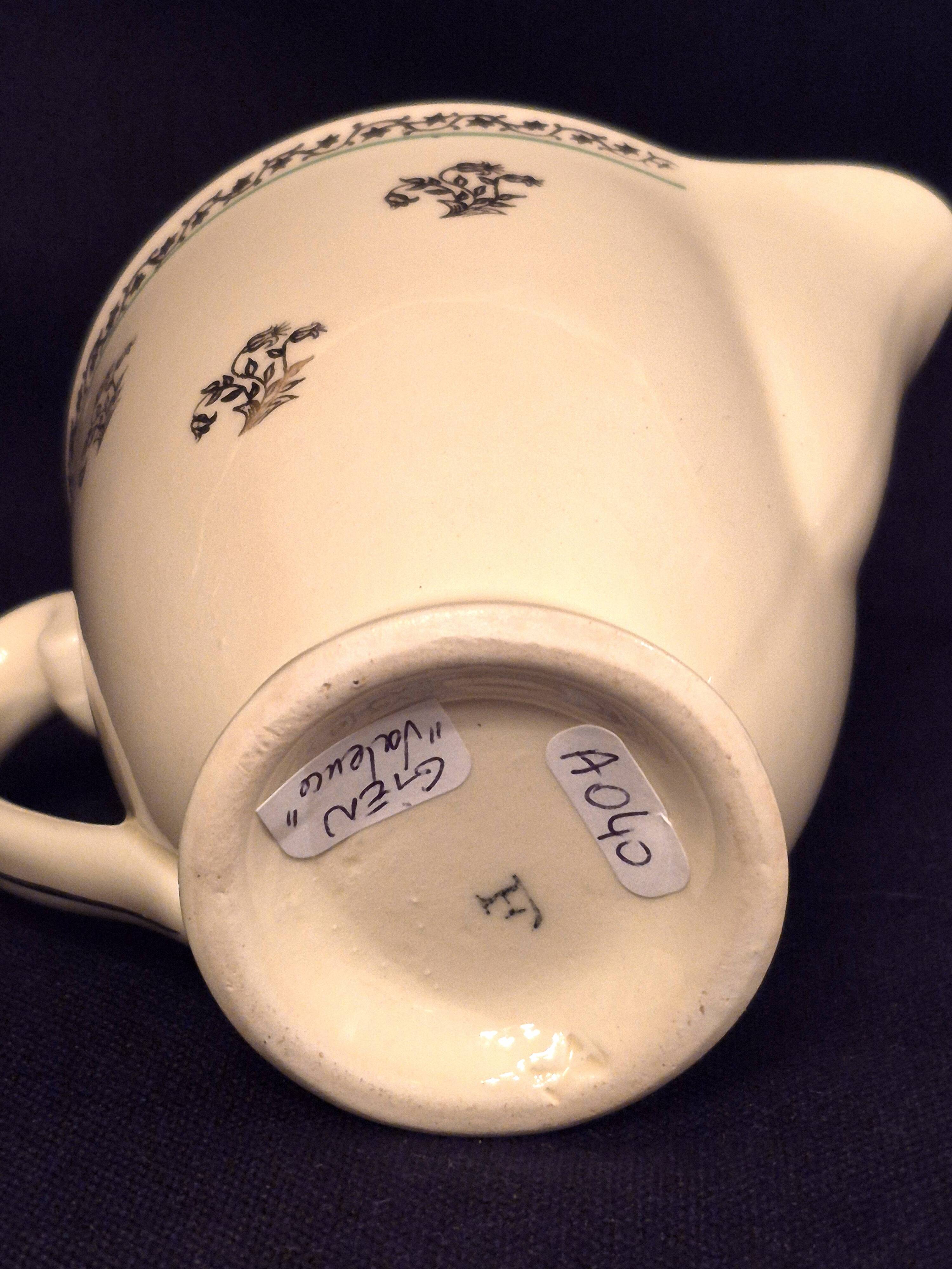 Antique milk jug in Gien earthenware, Valence model A040.