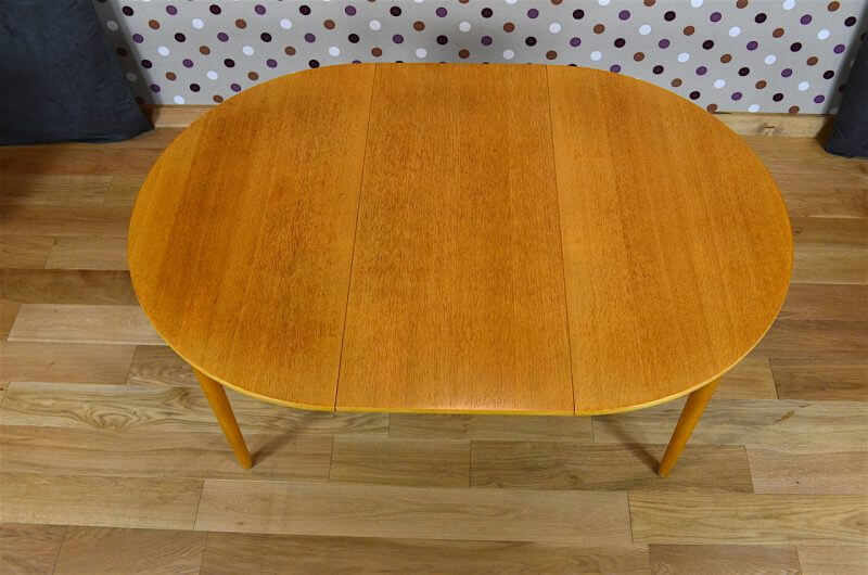 Scandinavian design round table in blond oak Farstrup vintage 1960
