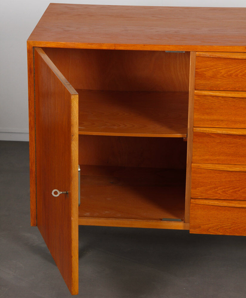 Czech dresser edited by Drevozpracujici podnik, 1960