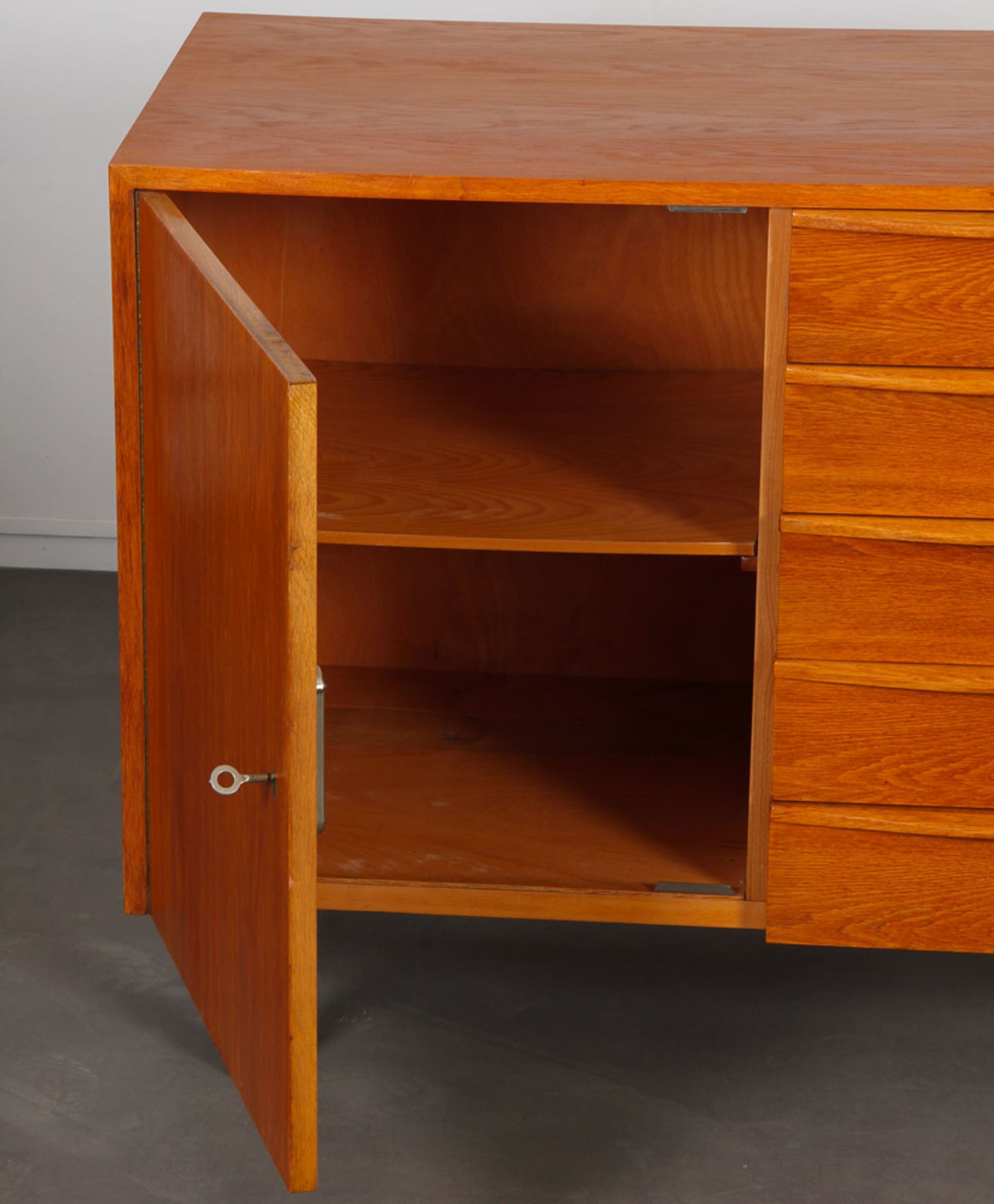 Czech dresser edited by Drevozpracujici podnik, 1960