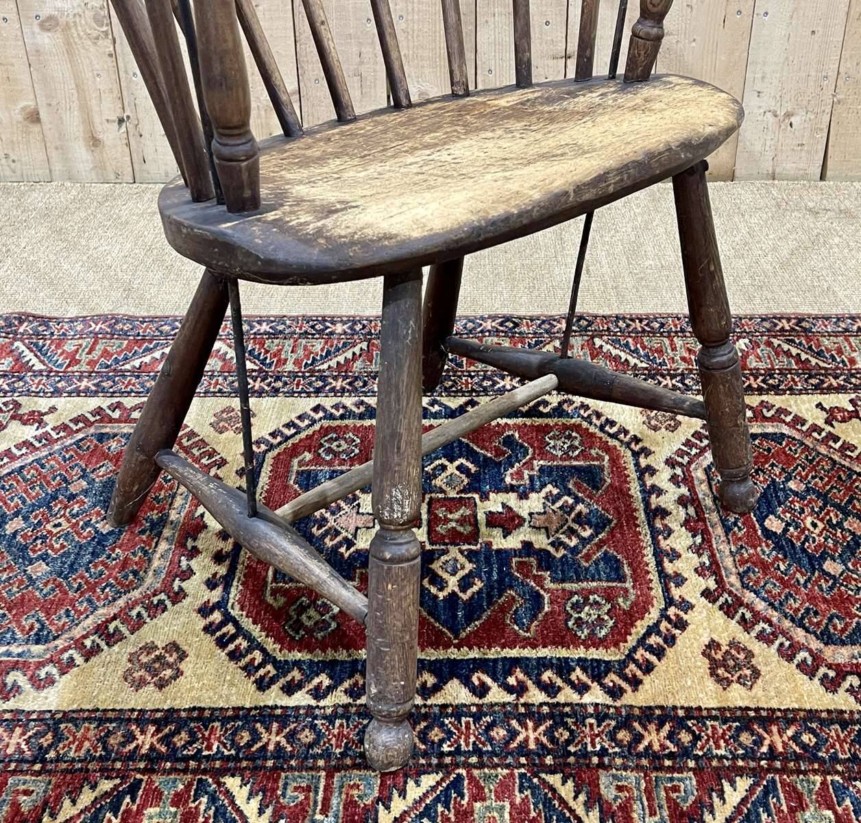 19th century English armchair in 19th century elm and beech