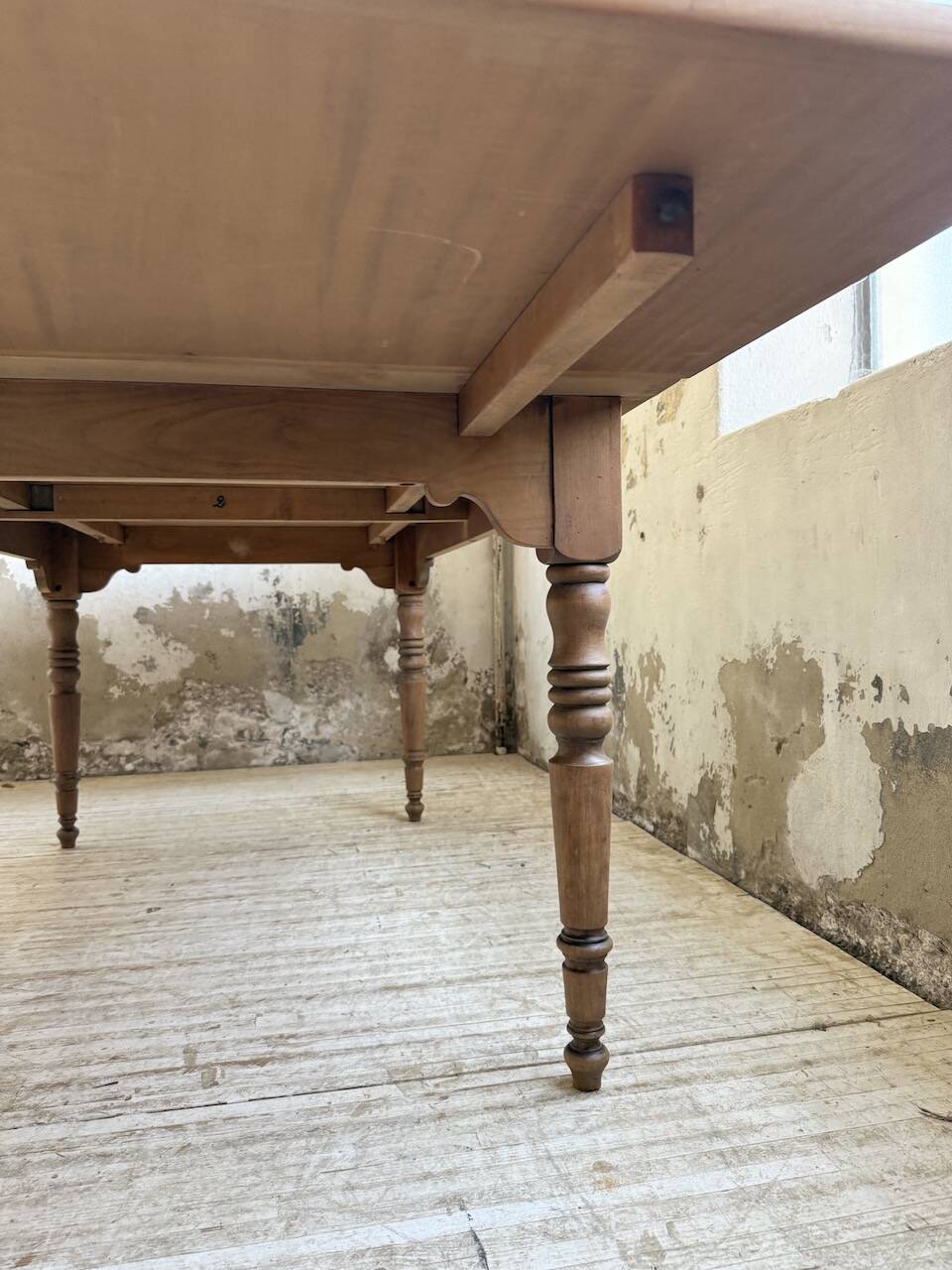 Table de ferme noyer à rallonges 150-250cm