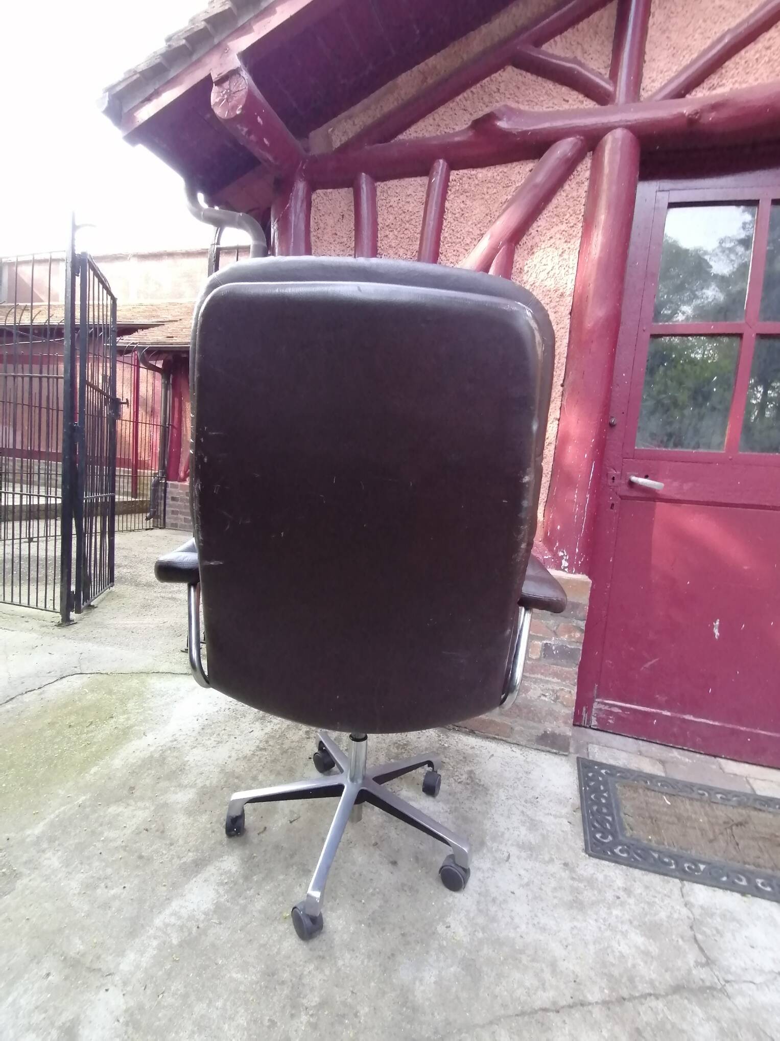 Leather office chair - Johanson design