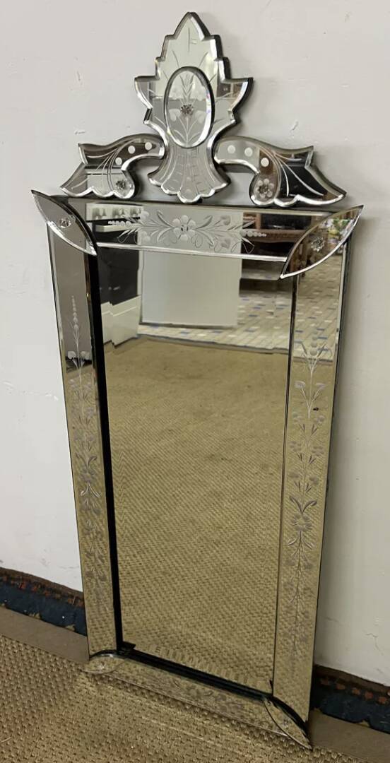 Venetian mirror with floral decoration pediment