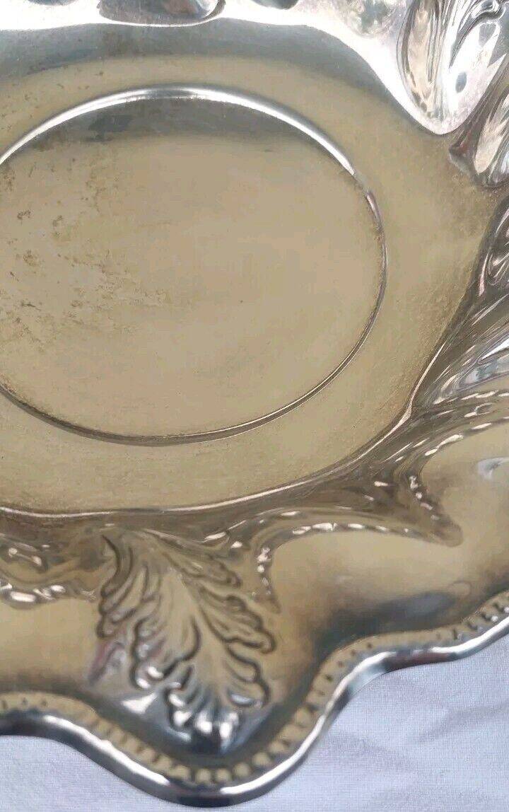 Italian Centrotavola in chiseled 800 silver hallmarked in very good condition