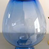 Vase en verre bleu
