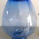 Vase en verre bleu