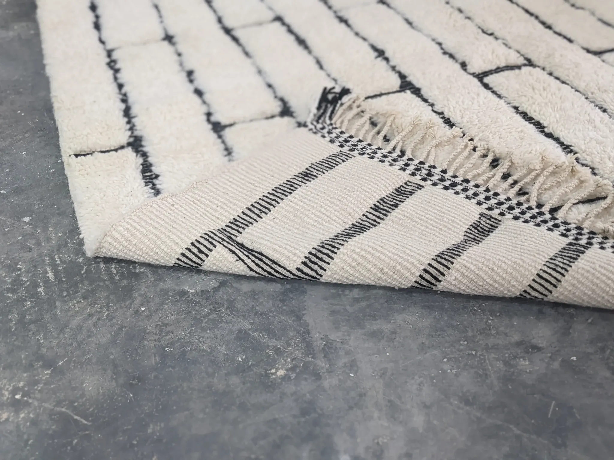 Large Beni Ouarain rug, 285 x 215 cm || 9.35 x 7.05 feet, G-339