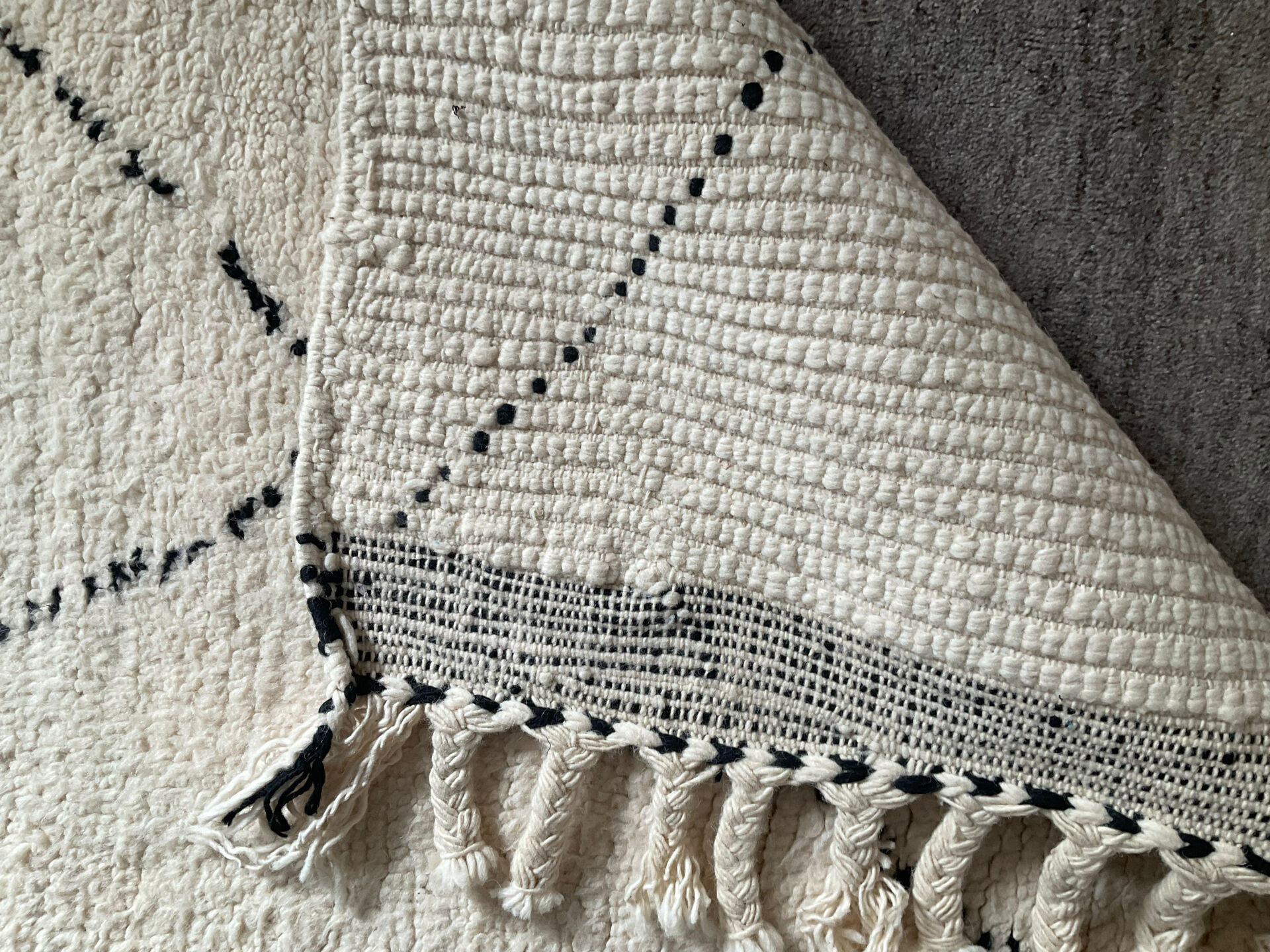 Old Berber wool rug 125x75cm