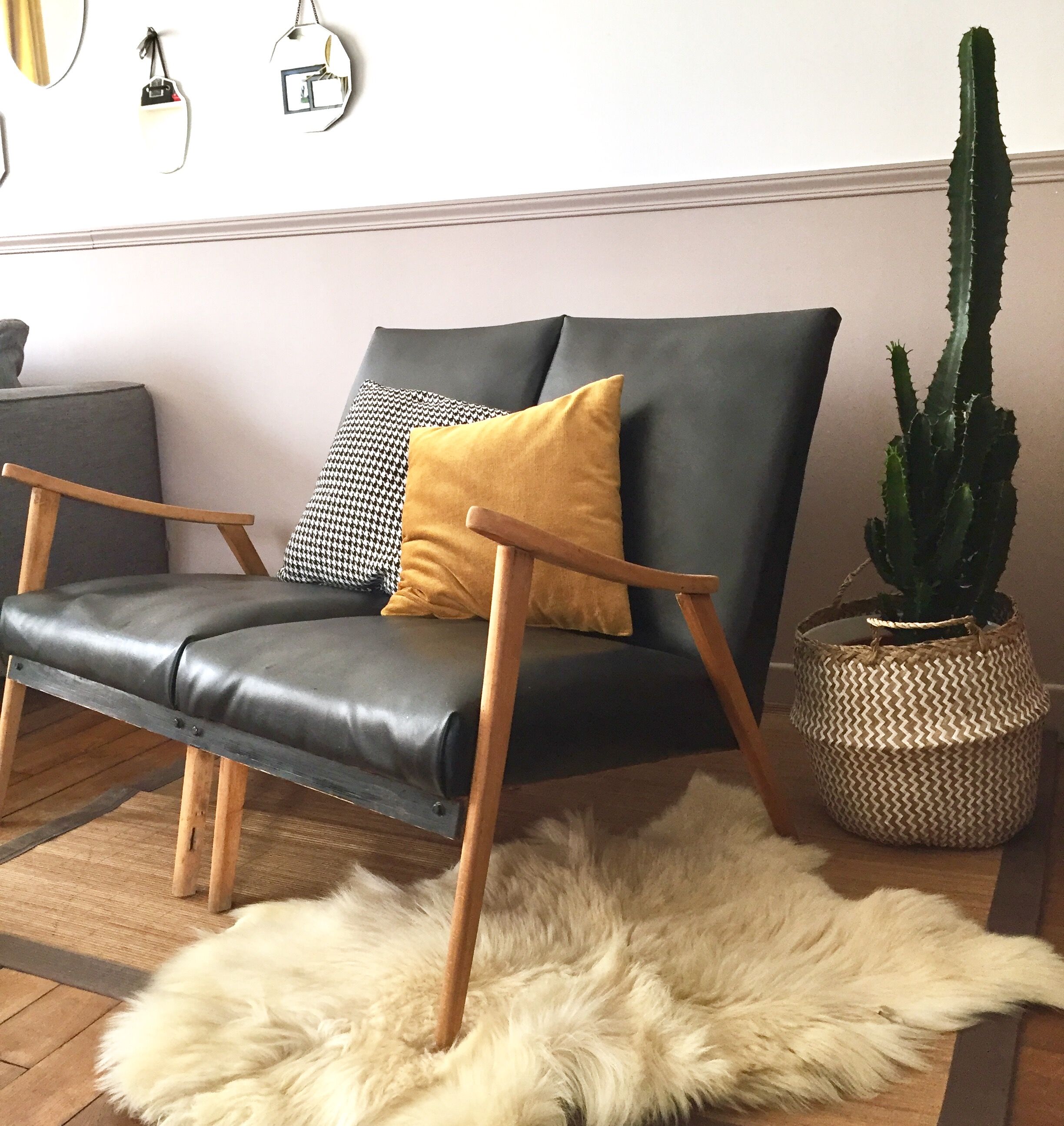 Scandinavian bench