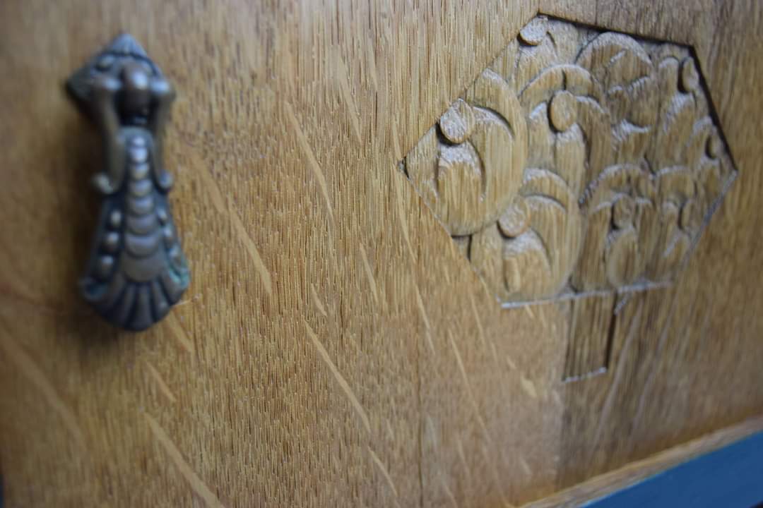 Chic exotic table