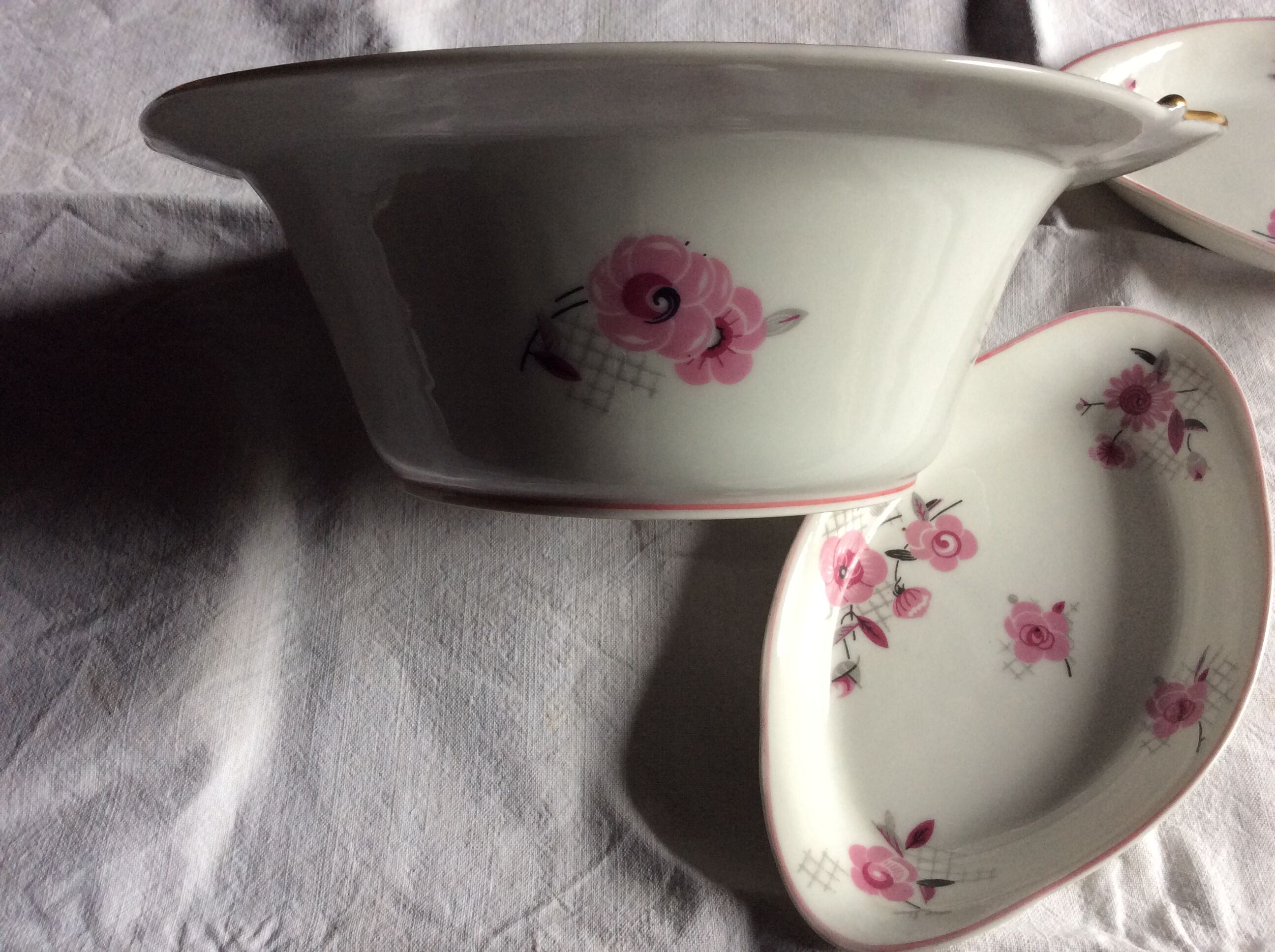 22 flat plates Limoges porcelain, flowers