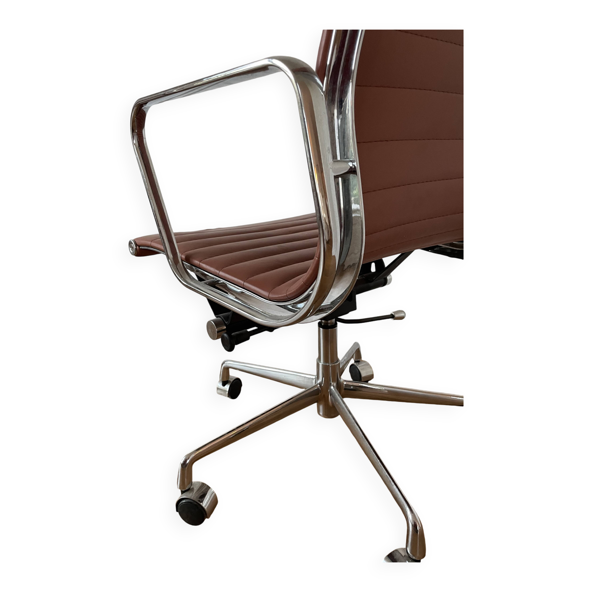 Eames style office chair with wheels